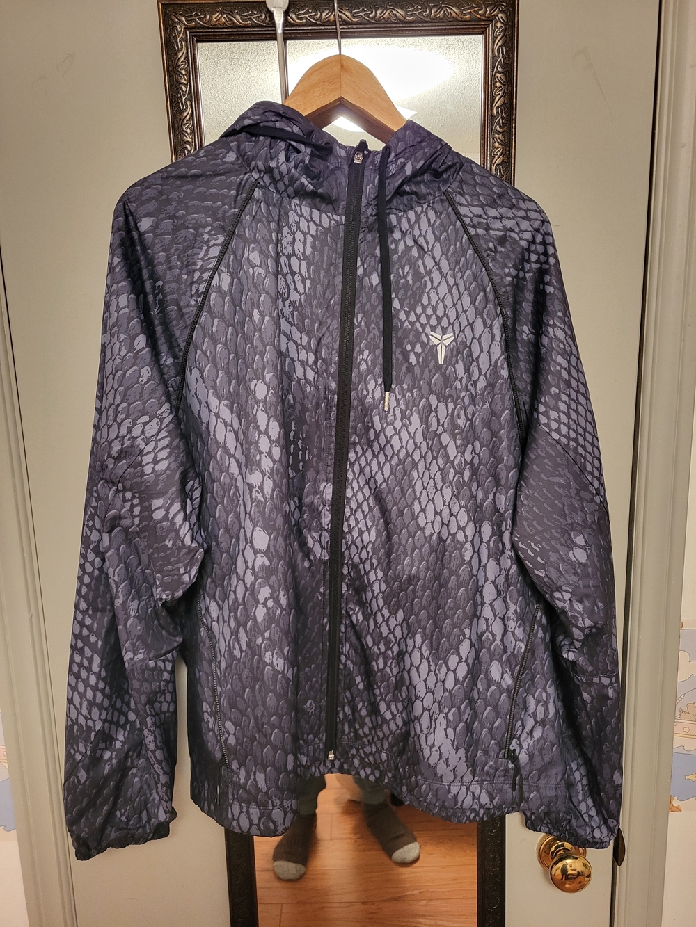 Nike Men’s Black & Gray Snake-Print Windbreaker Jacket